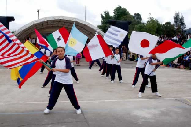 Foto GIMNASIO CAMPESTRE REINO BRITÁNICO